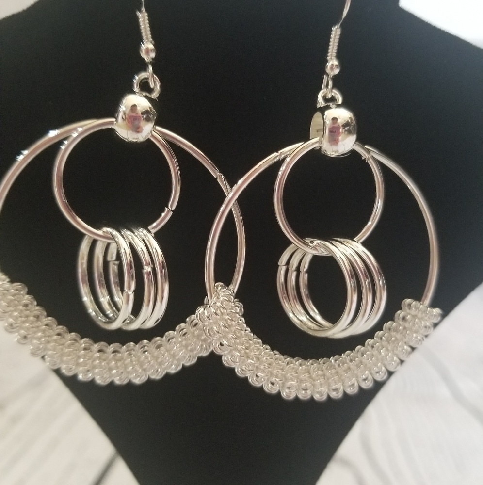 Earings - Picture 2 of 2